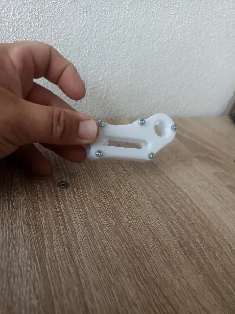 3D tištěný napínák na paracord nebo kotvicí šňůru pro kempování