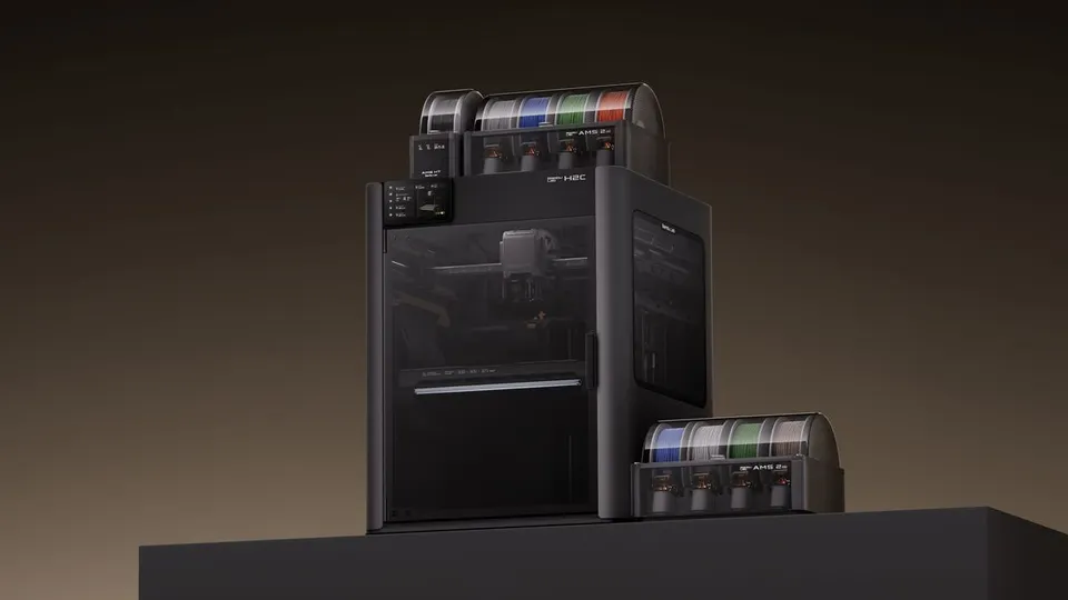 Bambu Lab H2C s vícemateriálovým systémem pro barevný 3D tisk