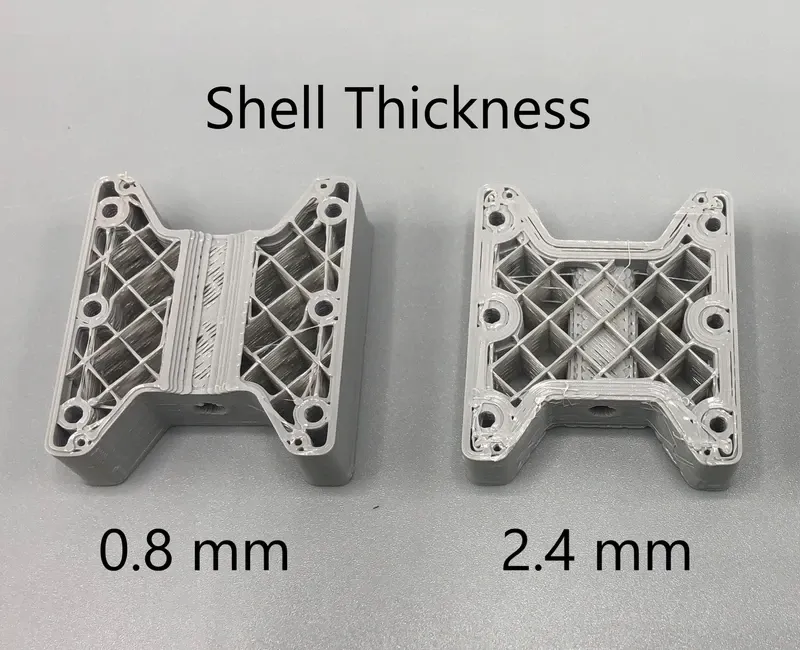 Porovnání tenké a silnější stěny 3D tištěného dílu ukazuje, jak perimetry ovlivňují pevnost výtisku.