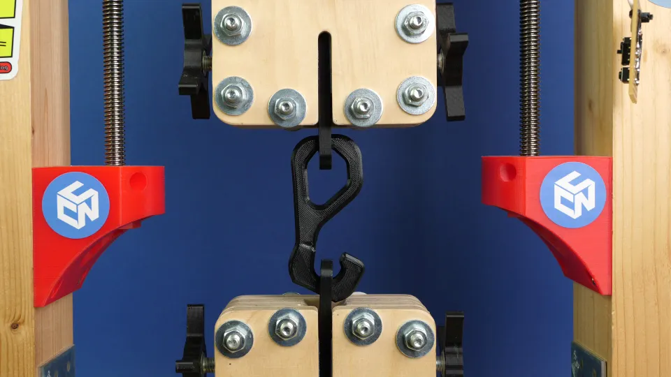Test houževnatosti 3D tištěného dílu z materiálů jako PLA, PETG a ASA při mechanickém zatížení