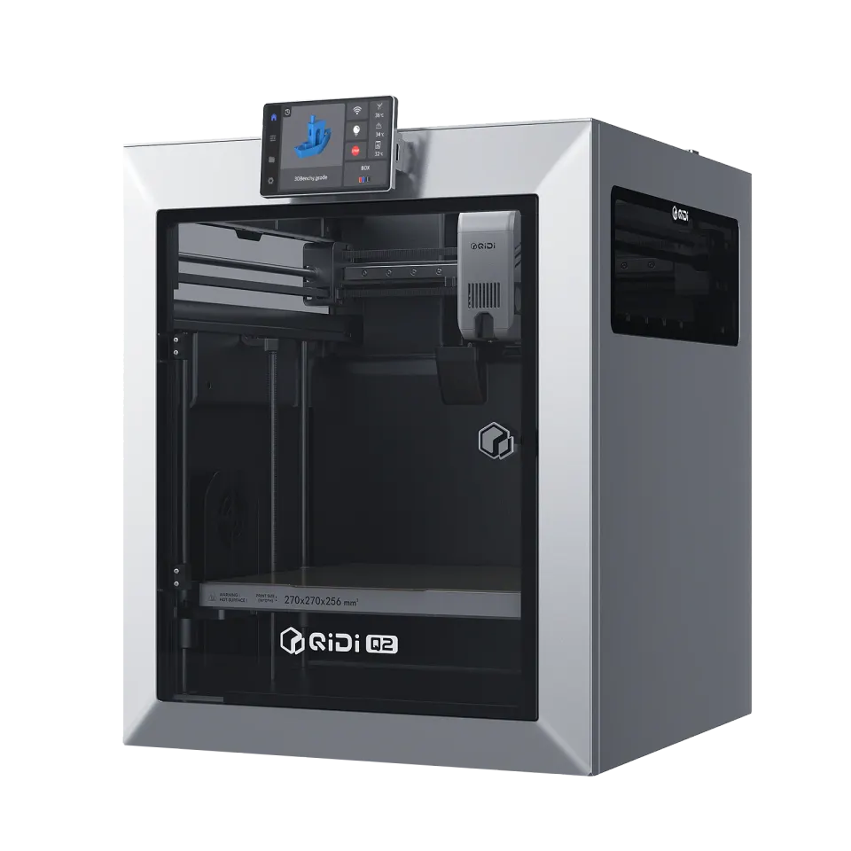 Úhlový pohled na uzavřenou 3D tiskárnu QIDI Q2 s předními dvířky